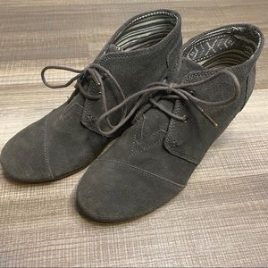 toms walking shoes